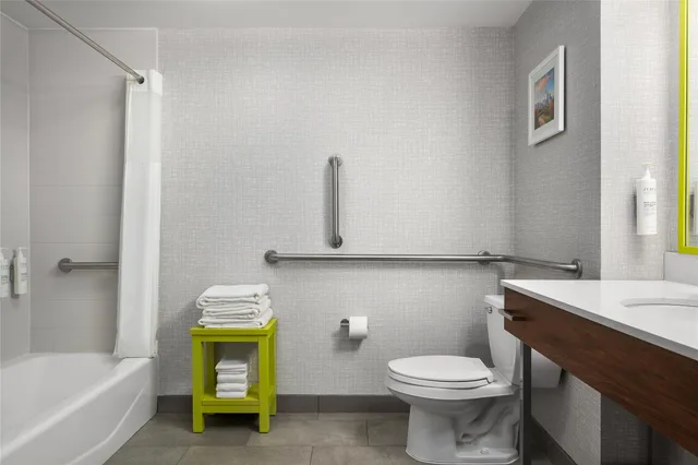 غرفة بسرير كينج لذوي الإعاقة، Hampton Inn & Suites Charlotte-Arrowood 2/2