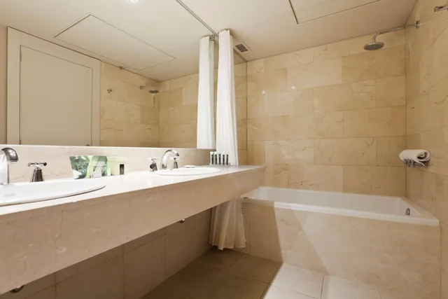 جناح بسرير كينج بشرفة بمنطقة جلوس بحوض جاكوزي، Hotel Madero, WorldHotels Elite 1/1