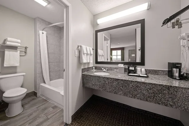 غرفة بسريرين كوين للمدخنين، Days Inn by Wyndham Round Rock 5/5