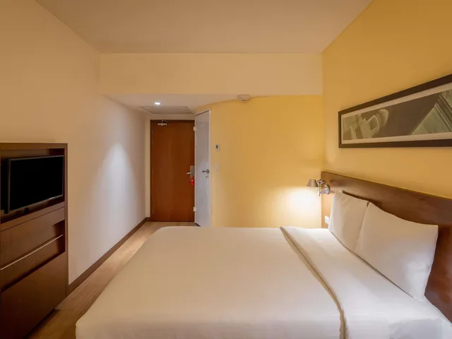 Deluxe, Queen Bed, Ibis Delhi Airport 2/8
