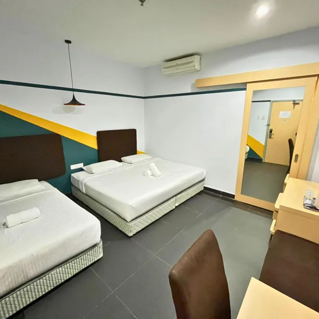 غرفة ثلاثية، Sky Hotel Selayang 1/2