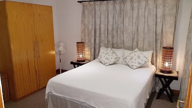 غرفة كومفورت بسريرين منفصلين، Six Valk Avenue Self Catering Guest House 3/4