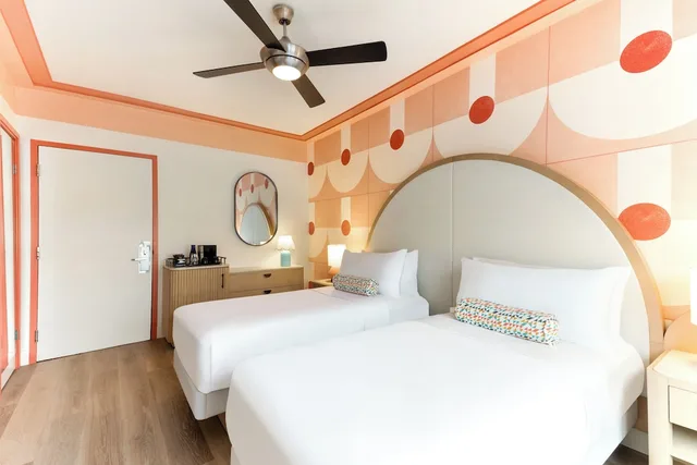 غرفة بسريرين منفصلين، Waldorf Towers South Beach 5/7