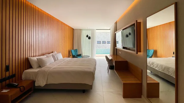 غرفة بريميوم بسرير كينج بشرفة، Radisson Beach Resort Larnaca 2/10