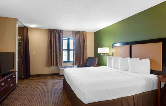 Deluxe, King Bed, Extended Stay America - Portland - Vancouver 1/3