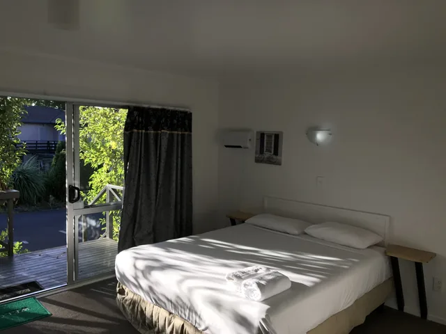 استوديو اقتصادي بسرير كوين بمطبخ، Siesta Motel 7/10