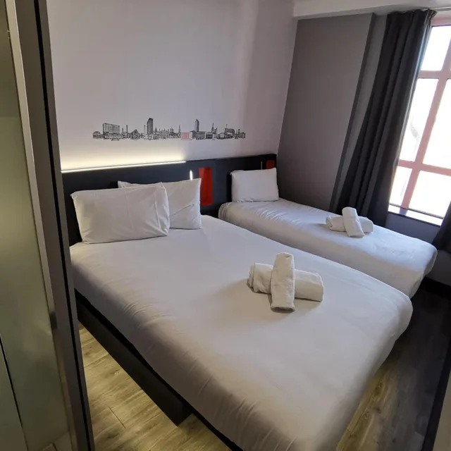 Family, Double or Single Bed، easyHotel Sheffield City Centre 5/10
