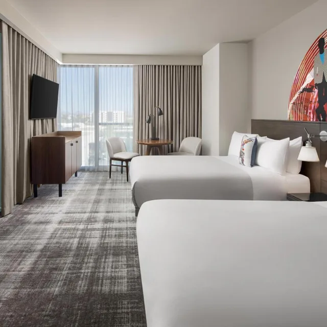 Standard, 2 Double Beds, Old Town View، W Scottsdale 2/4