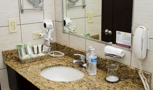 غرفة سوبيريور بسرير كينج، Rincon Del Valle Hotel Suites 7/8