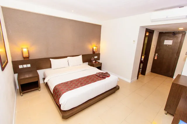 Superior, Double Bed, No Window، Hotel Tasneem Malioboro Yogyakarta 1/2