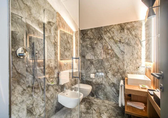 جناح بشرفة، DBH Duomo Boutique Hotel Lake Como 4/6