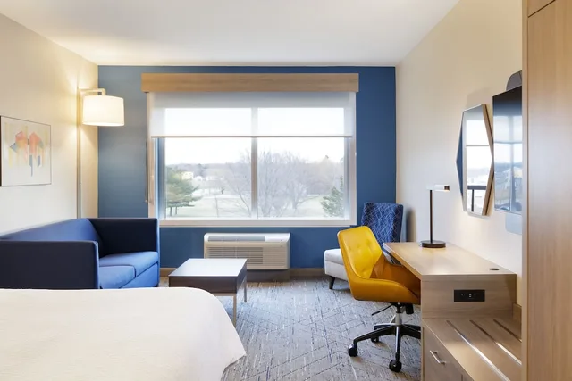 غرفة بريميوم بسرير فردي لذوي الإعاقة، Holiday Inn Express & Suites Rhinelander, an IHG Hotel 2/3