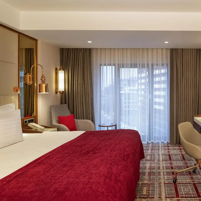 غرفة سوبيريور بسرير كينج وسرير كوين، Movenpick Hotel Istanbul Asia Airport 3/8