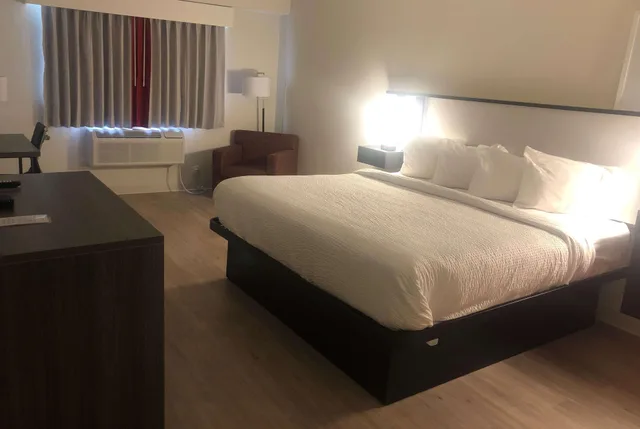 غرفة بسرير كينج، Ramada by Wyndham Allentown/Bethlehem 2/4