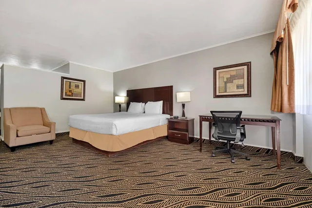غرفة بسرير كينج، Best Western Red Carpet Inn 3/4