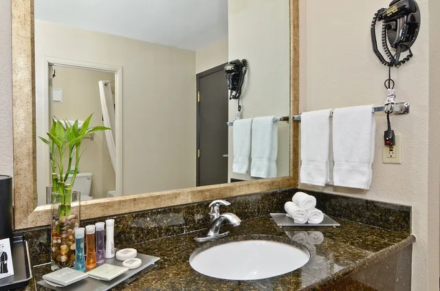 غرفة قياسية بسريرين كوين، Clackamas Inn Suites 9/9