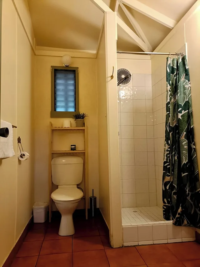 غرفة عائلية بسرير كوين وسريرين منفصلين، Kalimna Woods Cottages 5/5