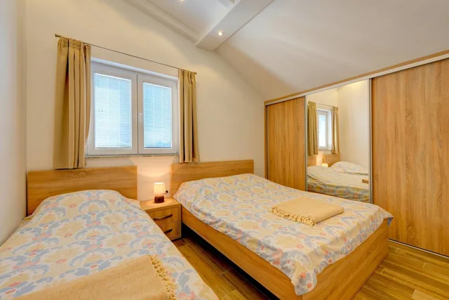 شقة بسرير كوين وسرير بطابقين بإطلالة على البحر بشرفة بغرفة نوم واحدة، Apartments 42 North 1/5
