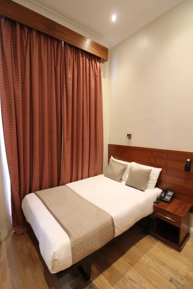 غرفة بسرير مزدوج، Wedgewood Hotel 1/8