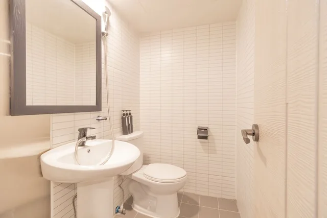 Deluxe, Quadruple, 1 Single and 2 Double Beds، Huayuan House 2 In Hongdae 2/2