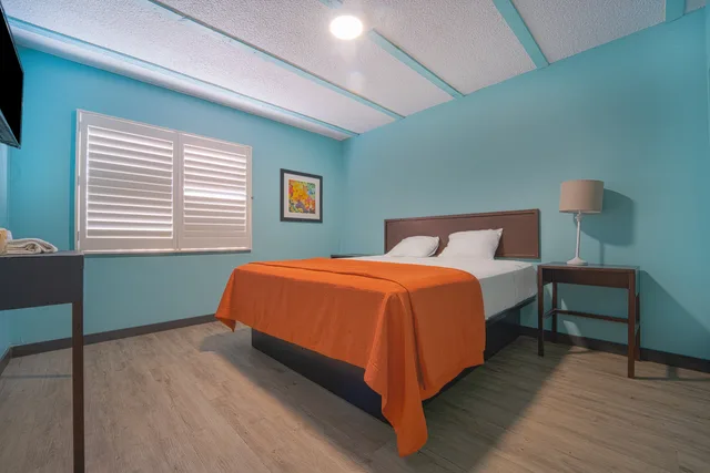 غرفة بسرير كينج، Rodeway Inn & Suites North Hollywood Burbank Airport - Universal Area 2/4