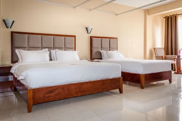 غرفة ديلوكس بسريرين منفصلين، HILLSIDE PLAZA HOTEL 1/3