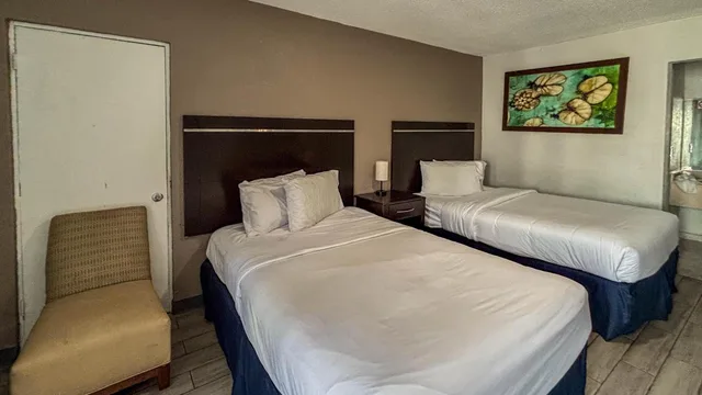 2 Queen Beds - Mobil Access Tub Nsmk Micfridg، Motel6 Altamonte Springs, FL 2/10