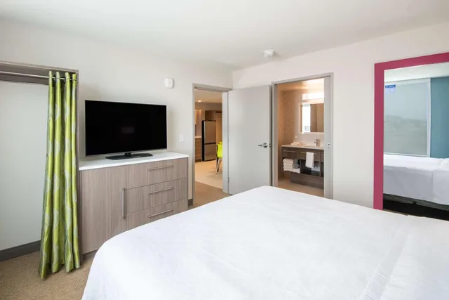 جناح بسرير كينج بغرفة نوم واحدة مع أريكة، Home2 Suites By Hilton Phoenix Airport North 1/2