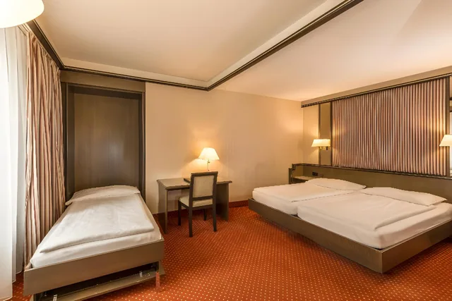 غرفة رباعية بسرير مزدوج، Hotel Monopol Luzern 3/3