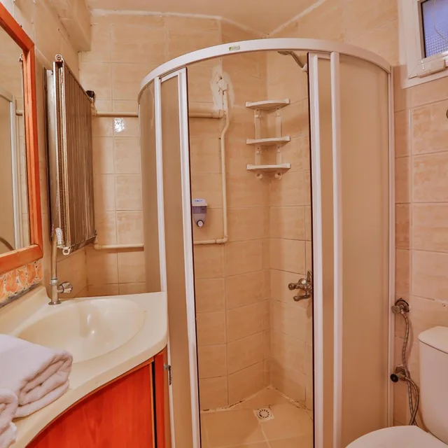 غرفة بسرير مزدوج بإطلالة على المسبح، Club Gultur Otel 1/2