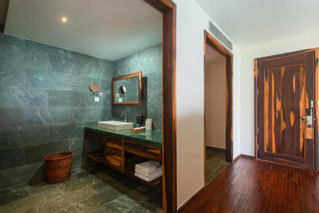 Ocean, Premier, Executive, Suite, King Bed, Alibu Resort 5/5