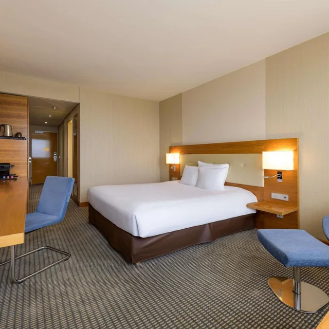 غرفة عائلية بسرير كينج وسرير كوين، Movenpick Hotel Geneva 7/8