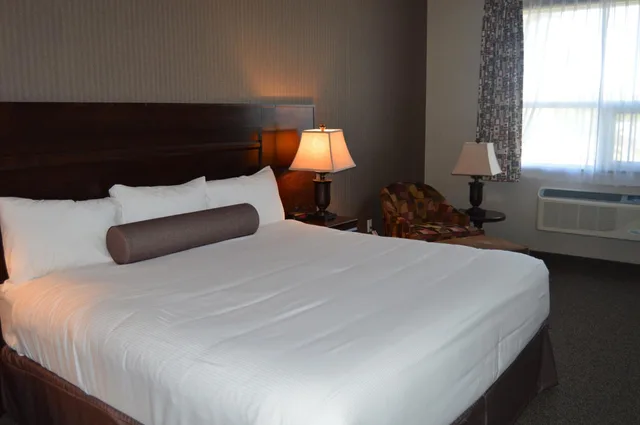 غرفة بسرير كينج، Cobble Creek Lodge 1/5