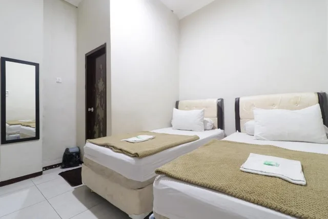 غرفة تنفيذية، Hotel Omah Ampel Syariah by ZUZU 1/2