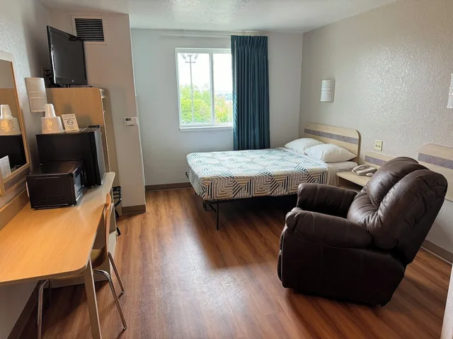 غرفة قياسية بسرير كينج، Motel6 Avoca, IA 3/5