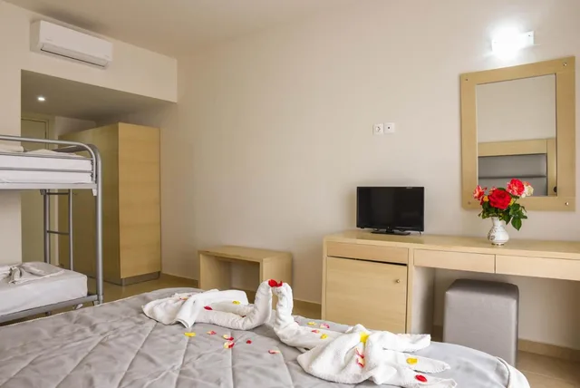 غرفة عائلية، Marathon Hotel 2/8