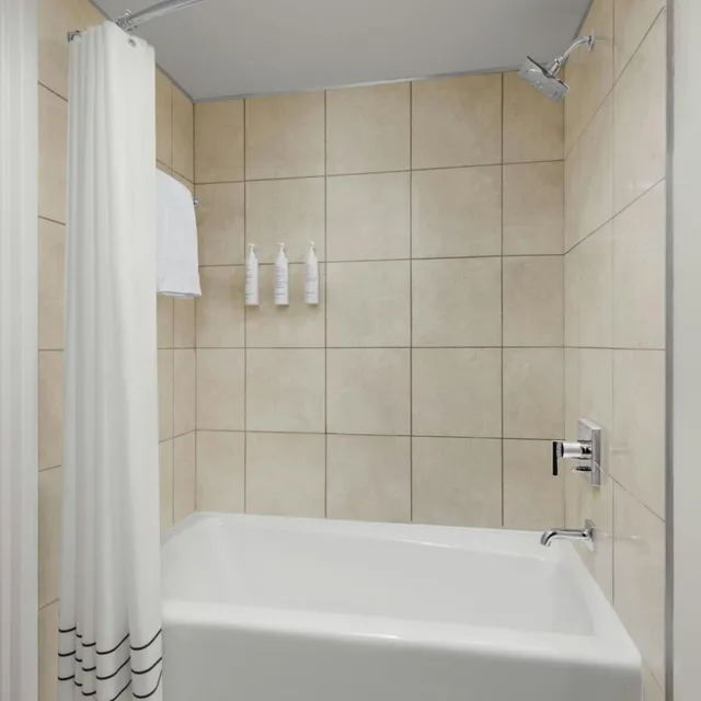جناح تنفيذي بسرير مزدوج بغرفة نوم واحدة، Marriott Suites Anaheim 5/7
