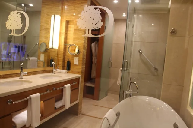 غرفة بسريرين منفصلين بإطلالة على الجبل، Doubletree By Hilton Qinghai Golmud China 7/9