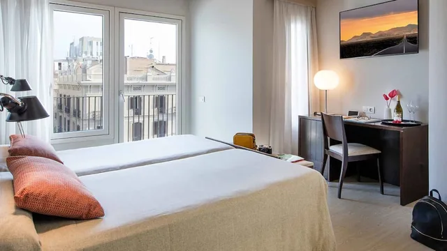 Superior, Twin Beds, Balcony, Park Hotel Barcelona 1/2