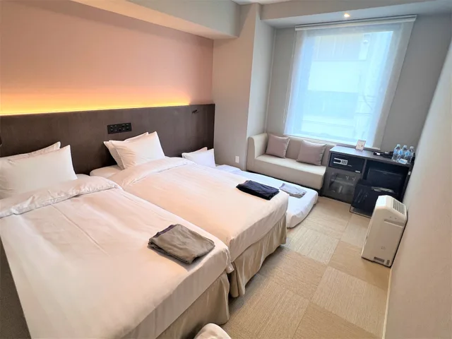 Standard, Twin Beds, with Extra Bed, Unit Bath، Hiyori Hotel Osaka Namba Station 1/2