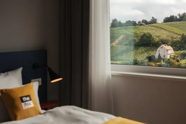 غرفة قياسية بسرير كينج وسرير كوين لذوي الإعاقة، Holiday Inn - the niu, Form Stuttgart Feuerbach, an IHG Hotel 3/6
