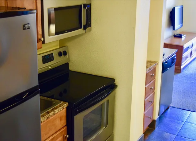 2 Bedrooms, Condo, King and Twin Beds, Ocean Front, Schooner Ii Beach Racquet Club 2/3