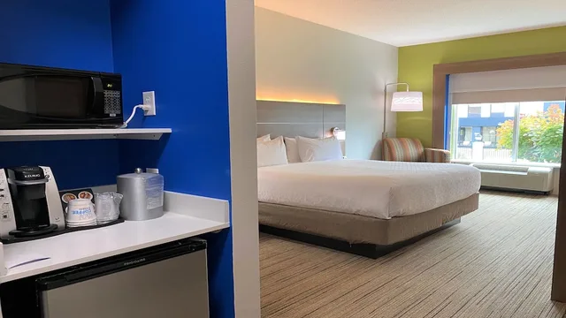 غرفة قياسية بسرير كينج، Holiday Inn Express Suites Somerset Central 5/10