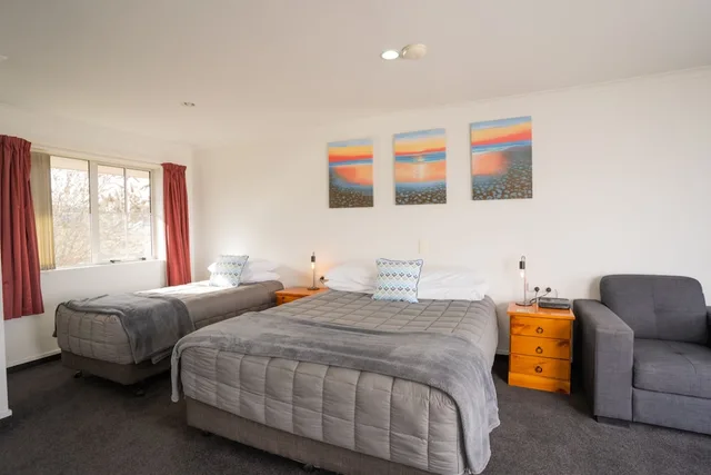 Spa, Studio, 1 Queen and 1 Single Bed، Alexandra Heights Motel 1/2