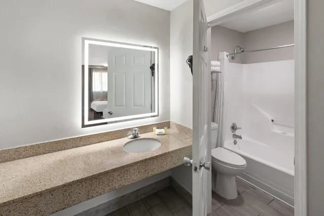 غرفة بسرير كينج لذوي الإعاقة، Days Inn By Wyndham Temple 8/10