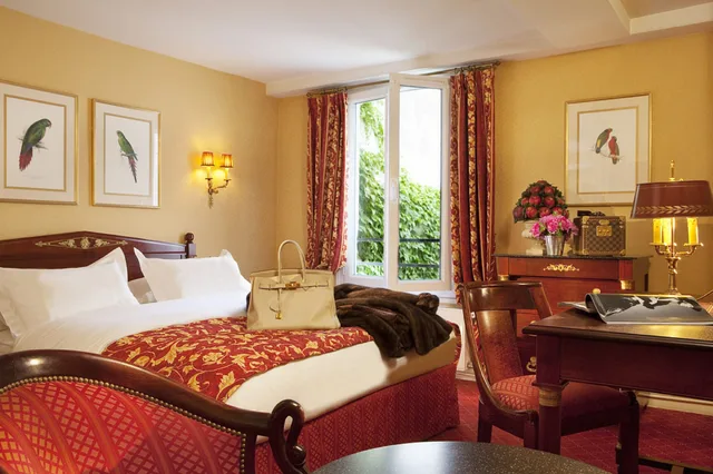 غرفة ديلوكس بسرير كوين، HOTEL DE VARENNE 3/8