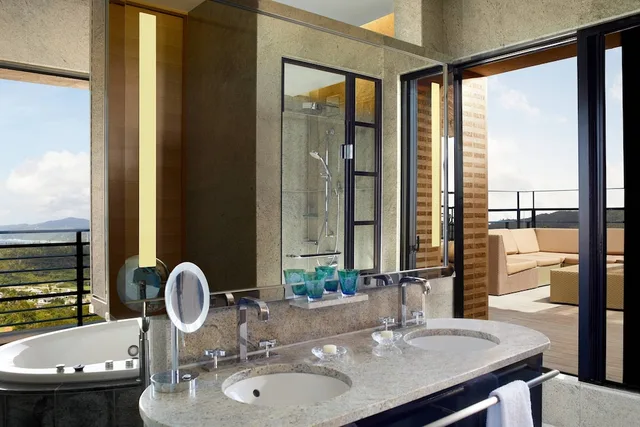 1 Bedroom, Presidential, Suite, 2 Double Beds, Bay View، The Ritz Carlton Okinawa 7/8