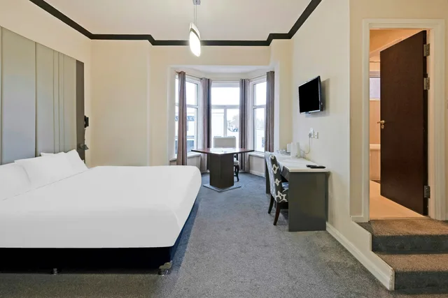 غرفة قياسية ثلاثية، OYO The Baltimore Hotel 1/10