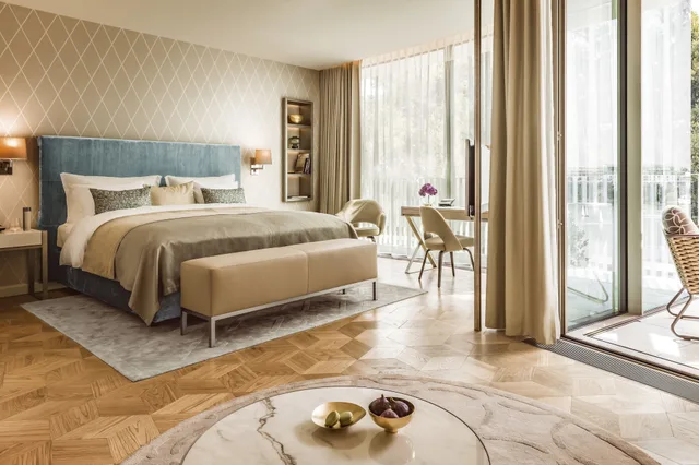 غرفة بريميير بسرير كينج، The Fontenay 1/5
