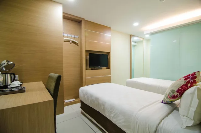 غرفة ديلوكس بسريرين منفصلين، Mornington Hotel Bukit Permata 2/3